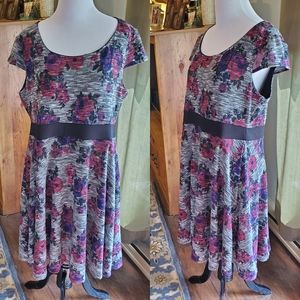 Yellow Star ⭐ | Marled Gray/Pink Floral Dress